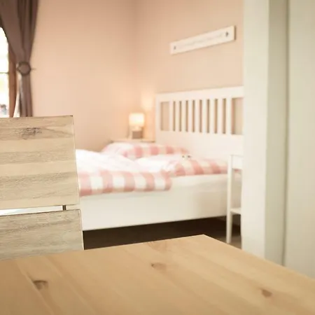 公寓 Moments Cafe & Apartmenthaus Thurnau